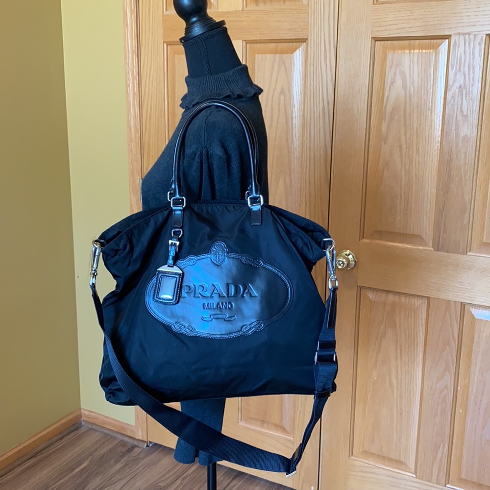 💯 % authentic Prada shoulder bag